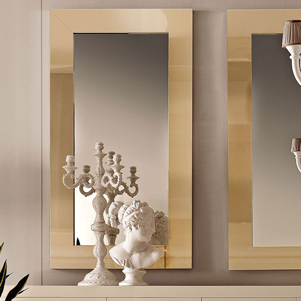 <strong>GMR02</strong><br>
specchiera in acciaio finitura gold 
90 x 165 cm