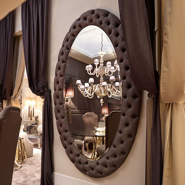 <strong>4028</strong><br>
specchiera ovale capitonnè 
225 x 9 x 132 cm