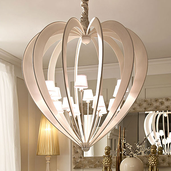 <strong>2140</strong><br>
lampadario Cuore 12 luci   
Ø 120 x 126 cm