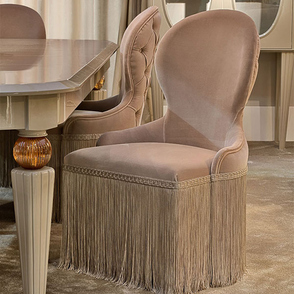 <strong>1651</strong><br>
sedia schienale capitonnè 
58 x 65 x 100 cm