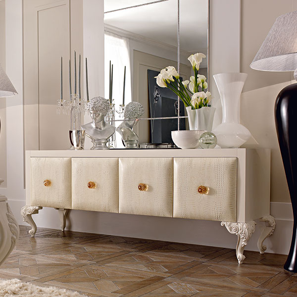 <strong>1230</strong><br>
credenza ante in pelle  
249 x 70 x 94 cm