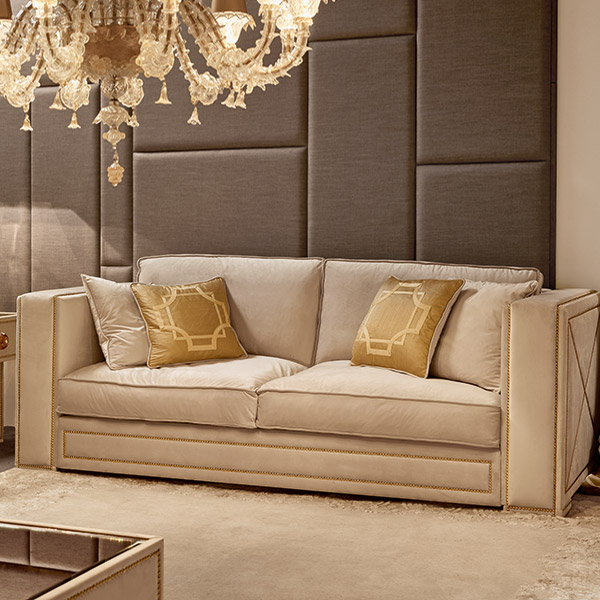 <strong>c8006 alexander</strong><br>
divano chiodato 
220 x 95 x 90 cm