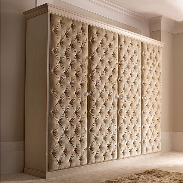 <strong>3004</strong><br>
armadio capitonné 4 ante   
307 x 66 x 256 cm