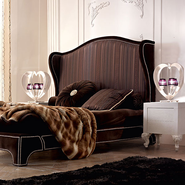 <strong>3066 Gerard</strong><br>
letto con giroletto 
190 x 230 x 161 cm