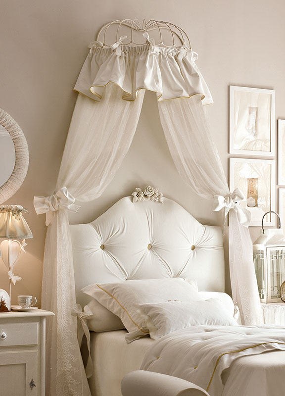 
            <strong>0431B</strong> baldacchino mongolfiera
L. 62 x P. 26 x H. 18 cm