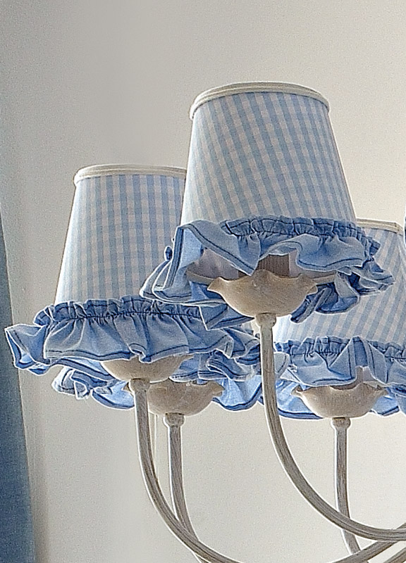 <strong>PAR04</strong> cappellino in tessuto con galetta Ø 12 x H. 8 cm 